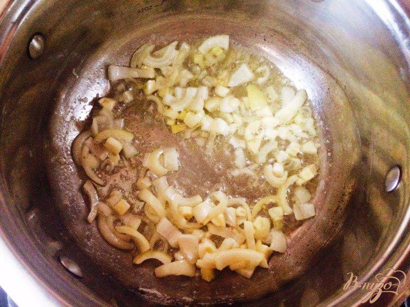 Фото приготовление рецепта: Суп-пюре из цветной капусты с индейкой шаг №2