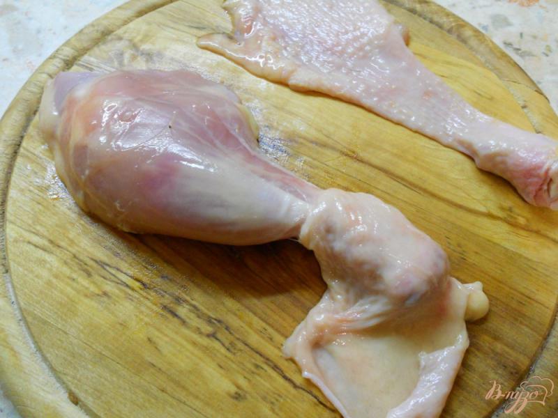 Фото приготовление рецепта: Куриные голени фаршированные грибами шаг №1