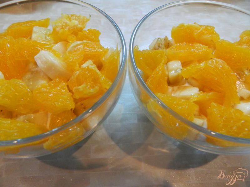 Фото приготовление рецепта: Творожный десерт с фруктами и мятой шаг №5