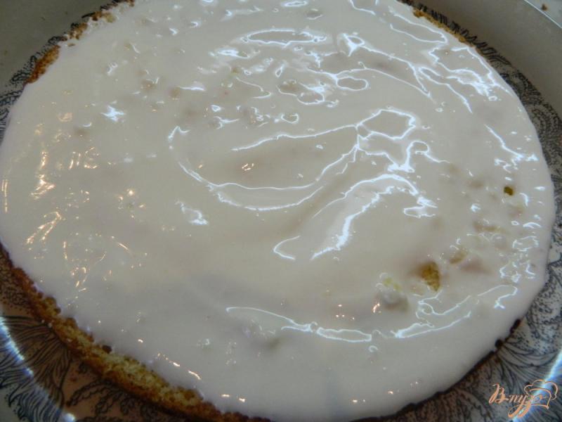 Фото приготовление рецепта: Бисквитный торт со сметанным кремом шаг №7