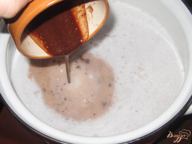 Фото приготовление рецепта: Какао для взрослых с коньяком и мороженым шаг №5