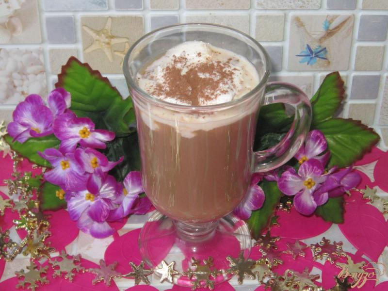 Фото приготовление рецепта: Какао для взрослых с коньяком и мороженым шаг №8