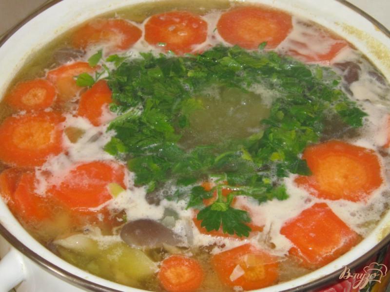 Фото приготовление рецепта: Овощной суп с вешенками шаг №7