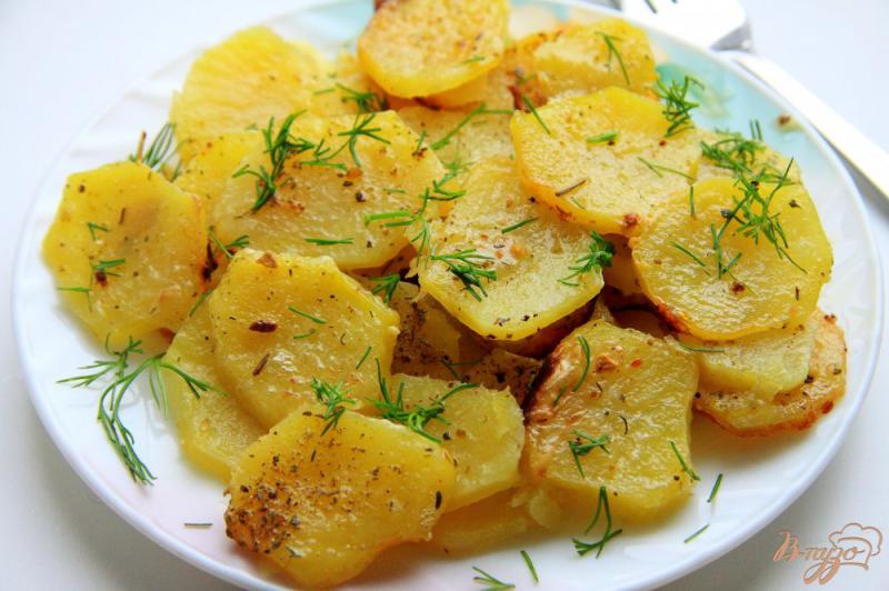 Фото приготовление рецепта: Картофель, запеченный кружками шаг №6