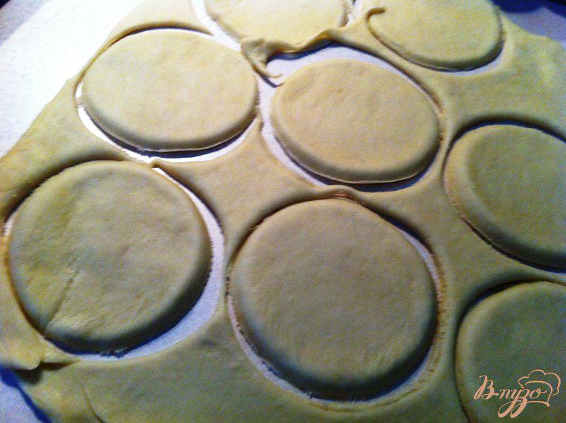 Фото приготовление рецепта: Пирожки из духовки с грибами и яйцом шаг №7