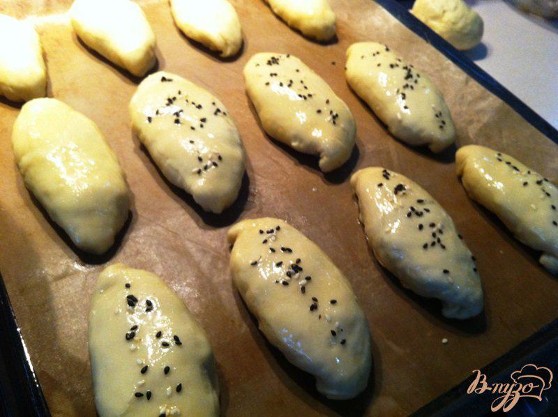 Фото приготовление рецепта: Пирожки из духовки с грибами и яйцом шаг №9