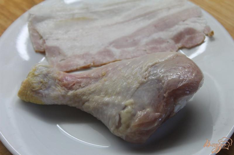 Фото приготовление рецепта: Куриная ножка в беконе с соусом Песто шаг №1