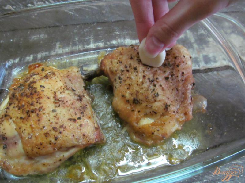 Фото приготовление рецепта: Запеченные куриные бедра шаг №3