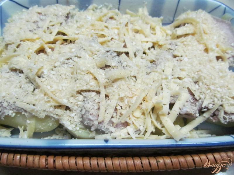 Фото приготовление рецепта: Запеченный картофель с вареным языком шаг №4