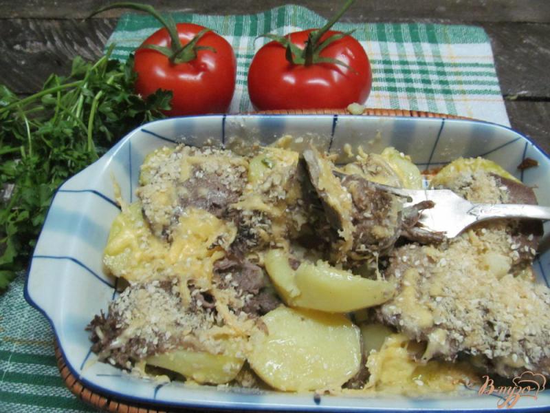Фото приготовление рецепта: Запеченный картофель с вареным языком шаг №5