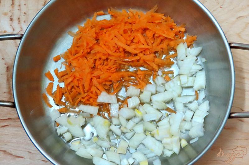 Фото приготовление рецепта: Щавелевый суп со шпинатом и картофельным пюре шаг №3