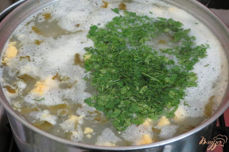 Фото приготовление рецепта: Щавелевый суп со шпинатом и картофельным пюре шаг №7
