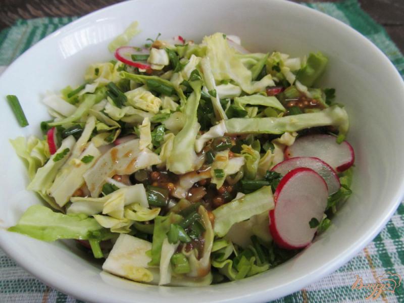 Фото приготовление рецепта: Капустный салат с редисом шаг №6