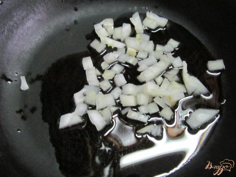 Фото приготовление рецепта: Рис с грибами и кукурузой шаг №1