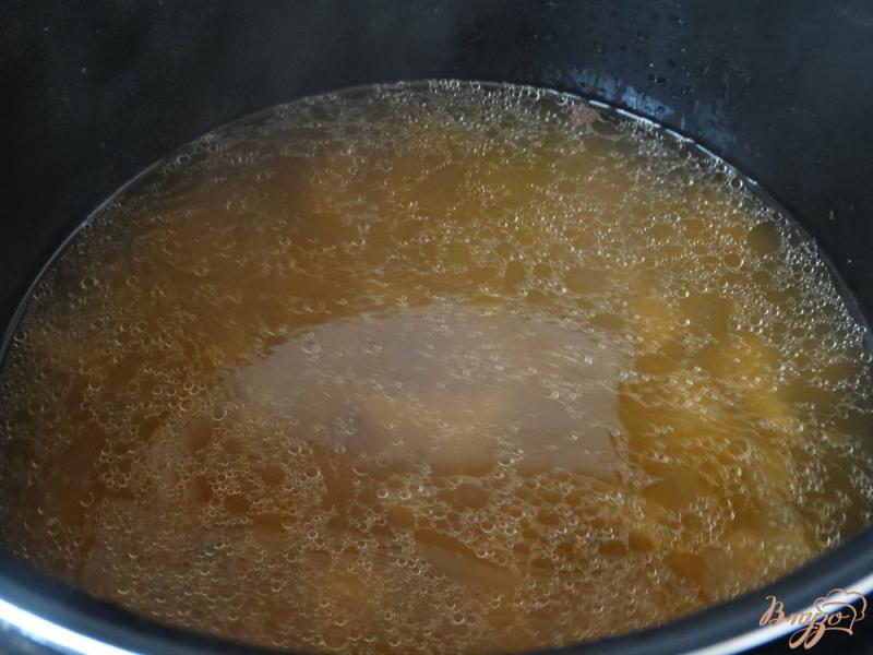 Фото приготовление рецепта: Суп грибной с вешенками шаг №6