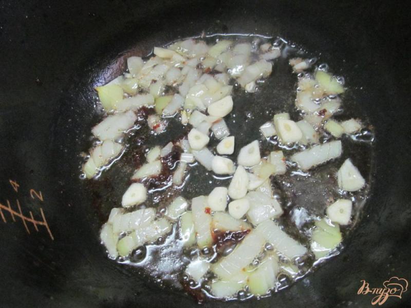 Фото приготовление рецепта: Курица в вине - рагу в мультиварке шаг №4