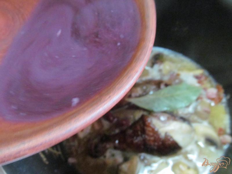 Фото приготовление рецепта: Курица в вине - рагу в мультиварке шаг №7