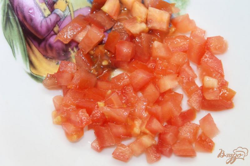 Фото приготовление рецепта: Брускетта с хамоном и томатно - имбирной сальсой шаг №2