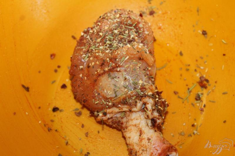 Фото приготовление рецепта: Куриная ножка в ароматном масле шаг №2