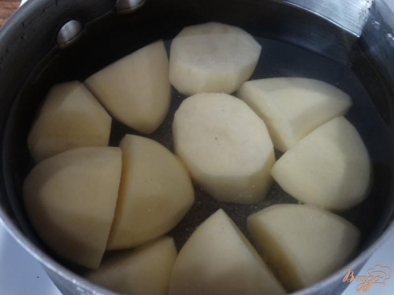 Фото приготовление рецепта: Зубатка запеченная с картофелем шаг №3