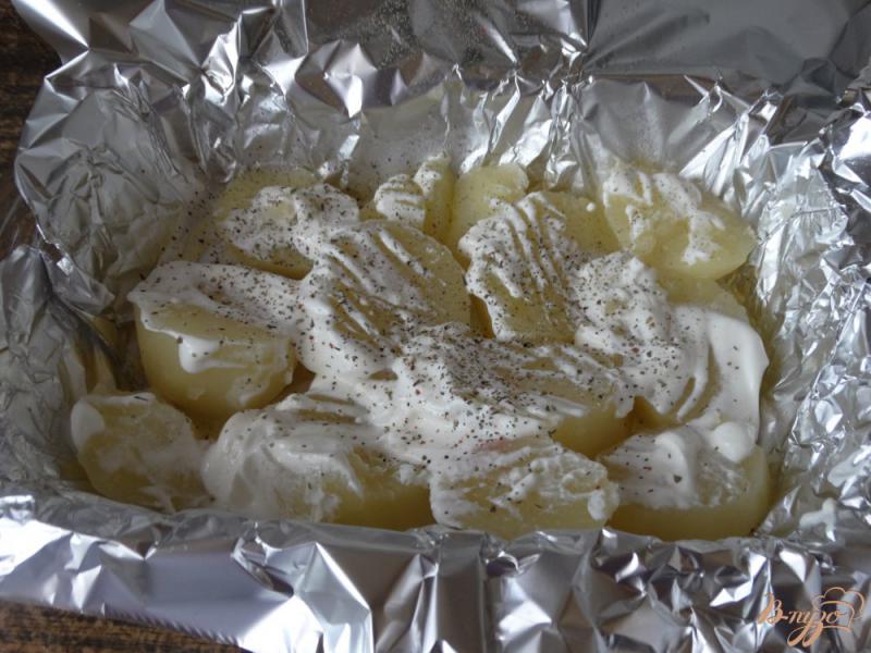Фото приготовление рецепта: Зубатка запеченная с картофелем шаг №5