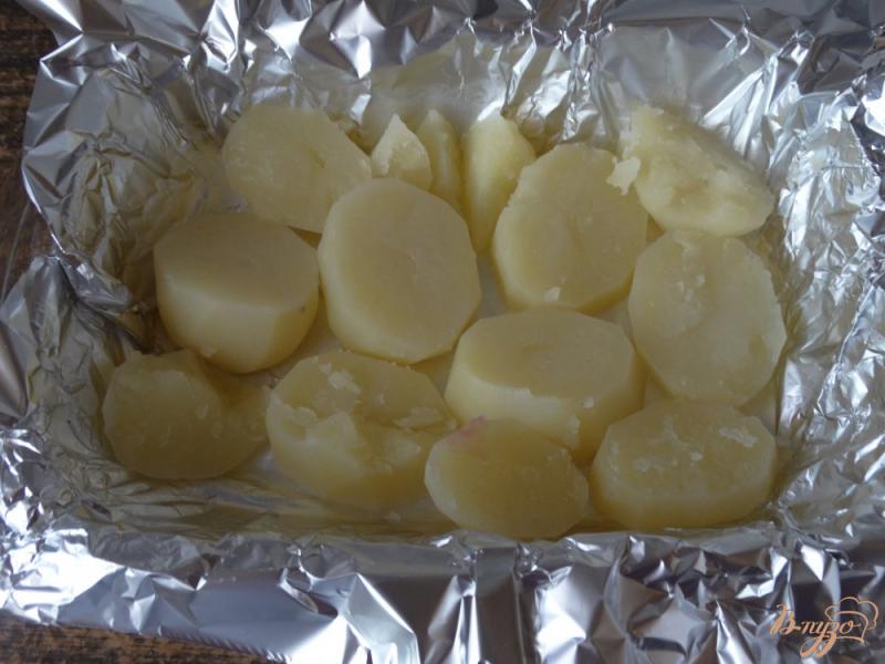 Фото приготовление рецепта: Зубатка запеченная с картофелем шаг №4