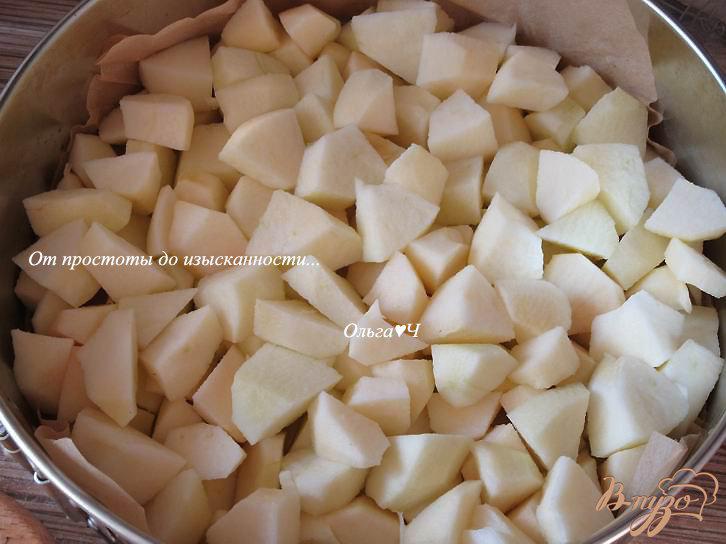 Фото приготовление рецепта: Мокрый яблочный пирог шаг №4
