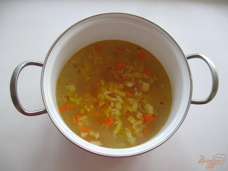Фото приготовление рецепта: Овощной суп с молодой капустой шаг №3
