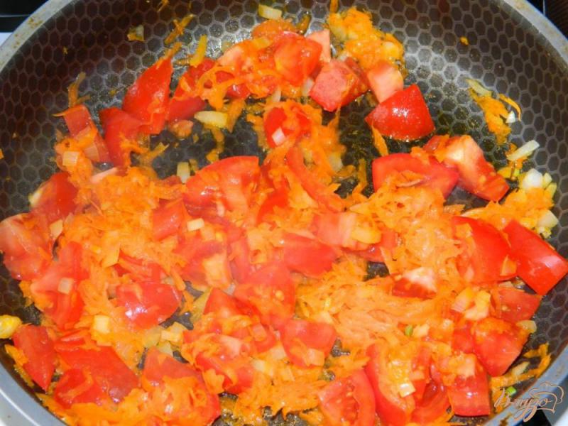 Фото приготовление рецепта: Суп с булгуром и помидорами шаг №4