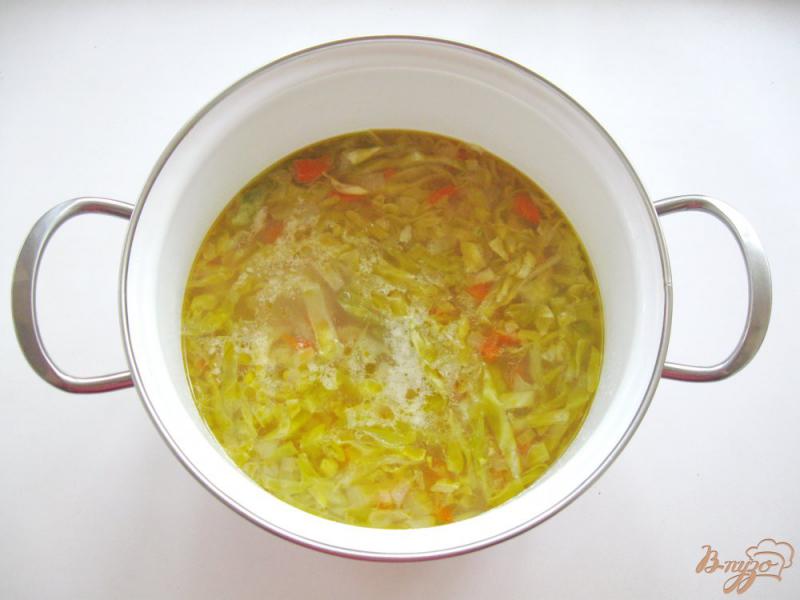 Фото приготовление рецепта: Овощной суп с молодой капустой шаг №5