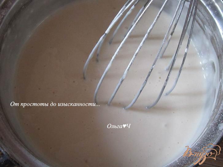 Фото приготовление рецепта: Заливной пирог с творогом и сыром шаг №3