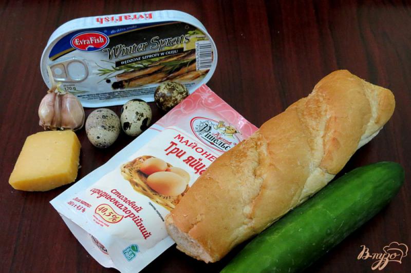 Фото приготовление рецепта: Бутерброды со шпротами и огурцом шаг №1