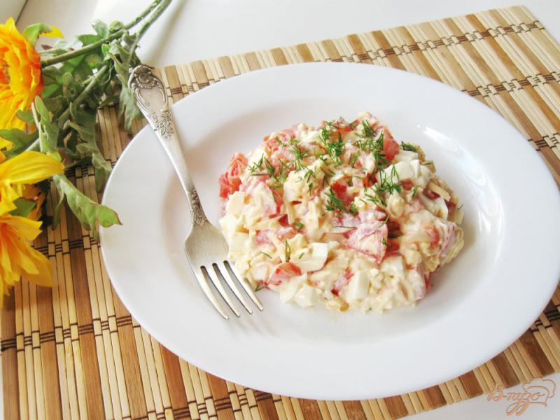 Фото приготовление рецепта: Салат с помидорами и сыром шаг №7