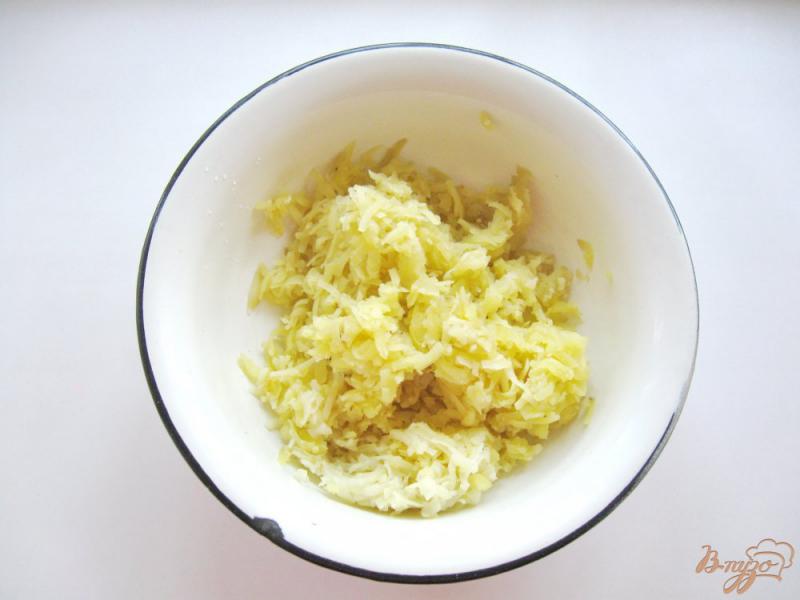 Фото приготовление рецепта: Картофельные лепешки с сыром шаг №1