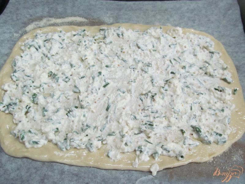 Фото приготовление рецепта: Пицца с творогом и салями шаг №4