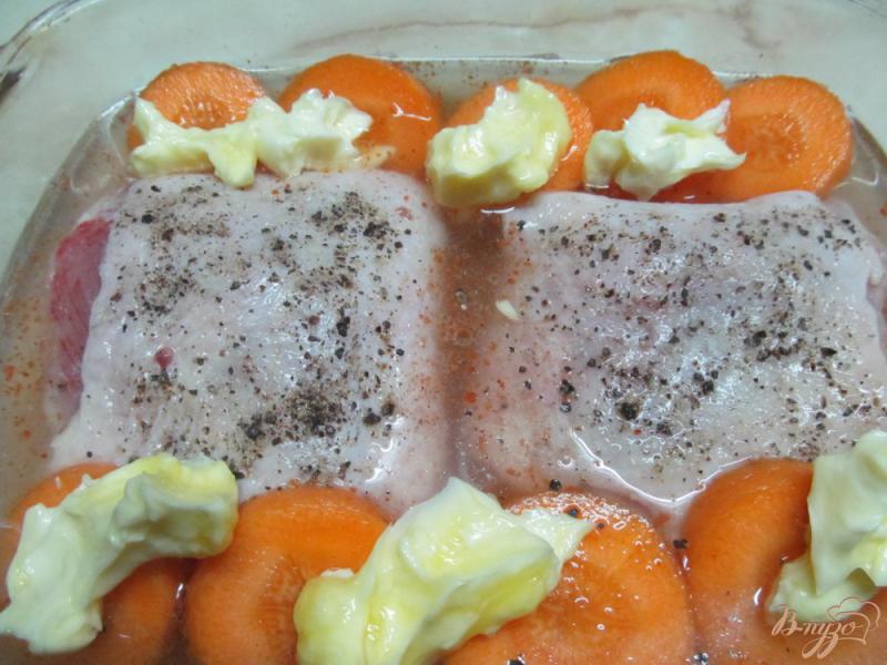 Фото приготовление рецепта: Куриные бедра запеченные с рисом шаг №4