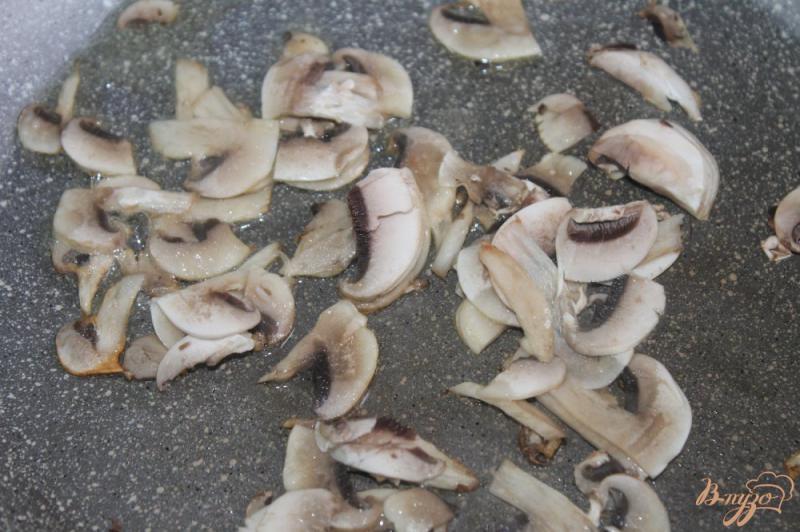 Фото приготовление рецепта: Отбивная из телятины с грибами шаг №6