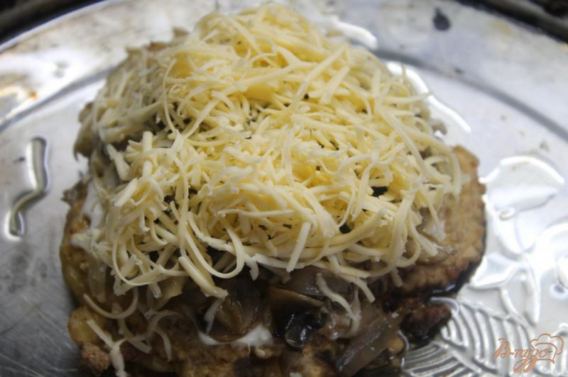 Фото приготовление рецепта: Отбивная из телятины с грибами шаг №8