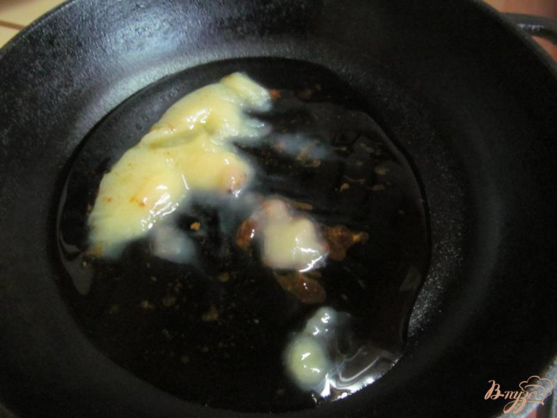 Фото приготовление рецепта: Жареная капуста с салями и фасолью шаг №2