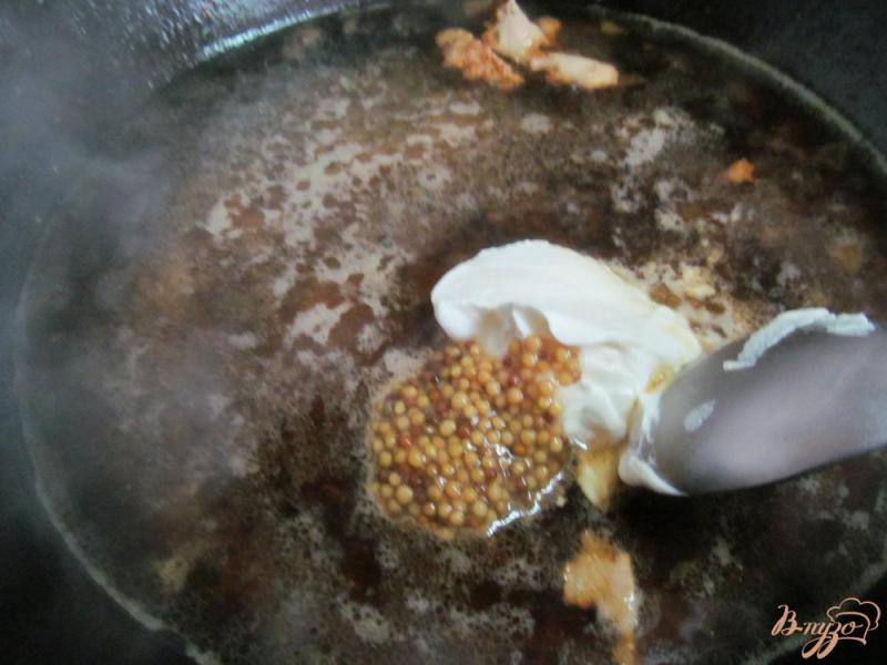 Фото приготовление рецепта: Жареный свиной стейк под сливочно-горчичным соусом шаг №4
