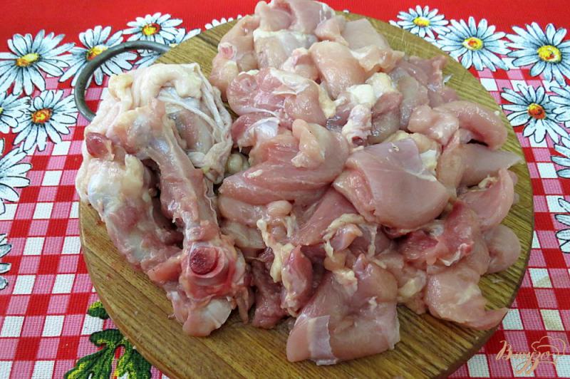 Фото приготовление рецепта: Шампиньоны с курицей в сметанном соусе шаг №5