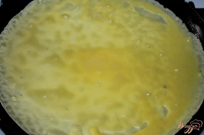 Фото приготовление рецепта: Блины с сыром и курицей шаг №2