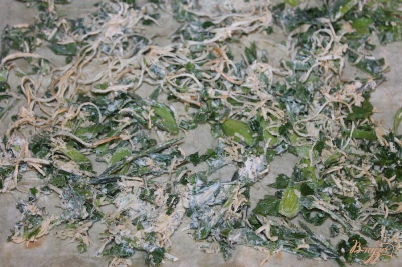 Фото приготовление рецепта: Лаваш с сыром и луком - порей на мангале шаг №5