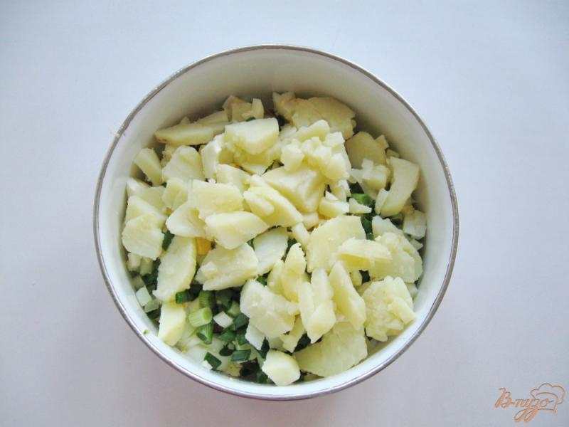 Фото приготовление рецепта: Салат с копченой колбасой шаг №5