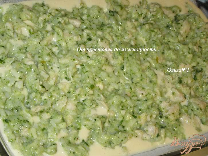 Фото приготовление рецепта: Заливной пирог с курицей, рисом и шпинатом шаг №6