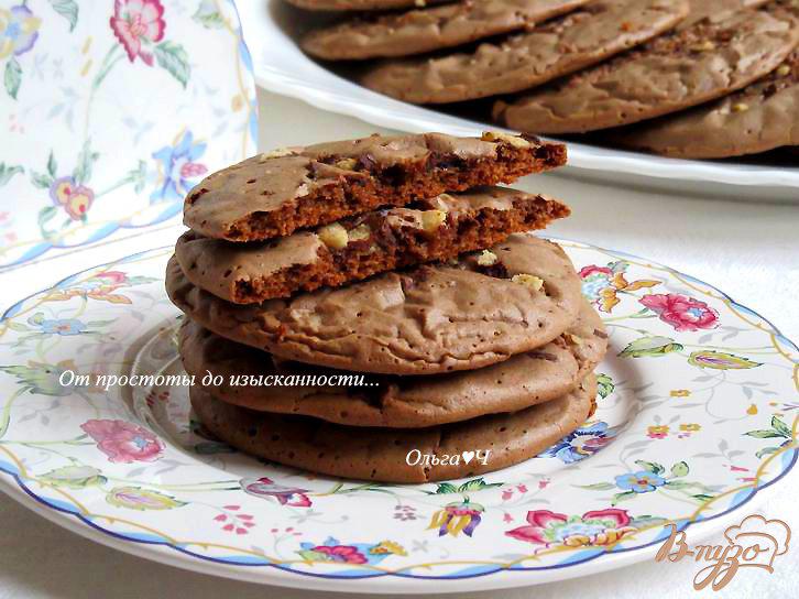 Фото приготовление рецепта: Шоколадное печенье с кусочками шоколада шаг №6