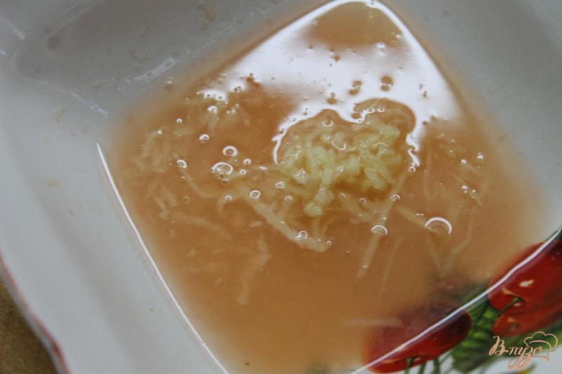 Фото приготовление рецепта: Салатная заправка с грейпфрутовым соком шаг №2