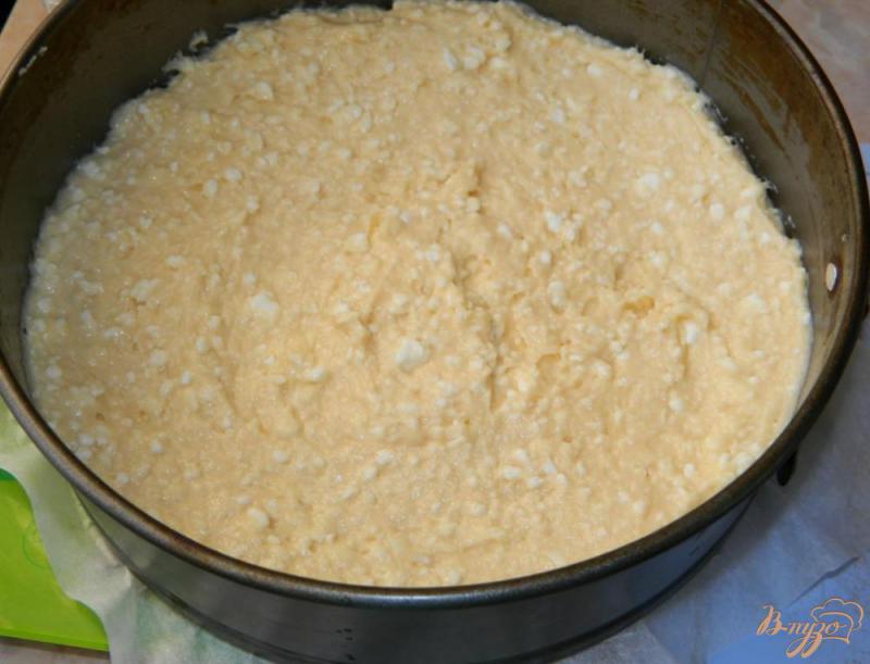 Фото приготовление рецепта: Творожный пирог с яблоками под кокосовой карамелью шаг №2