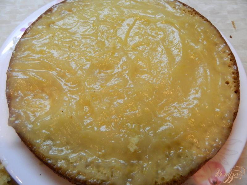 Фото приготовление рецепта: Торт с лимонной прослойкой и творожным кремом шаг №10