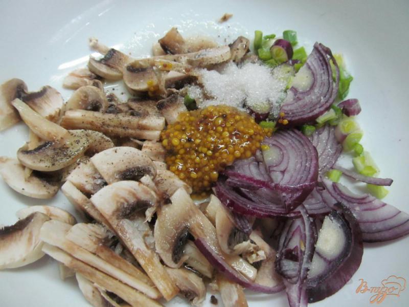 Фото приготовление рецепта: Капустный салат с шампиньоном шаг №2
